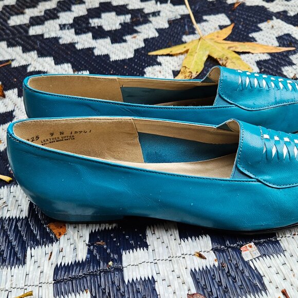 California Magdesians Vtg Blue Leather Loafer Flats 9N - Picture 7 of 9